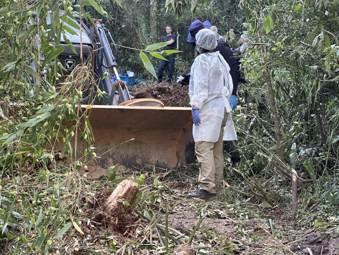 caso-marco-aurelio:-veja-como-foi-o-1o-dia-de-buscas-e-escavacoes-no-pico-dos-marins;-fotos