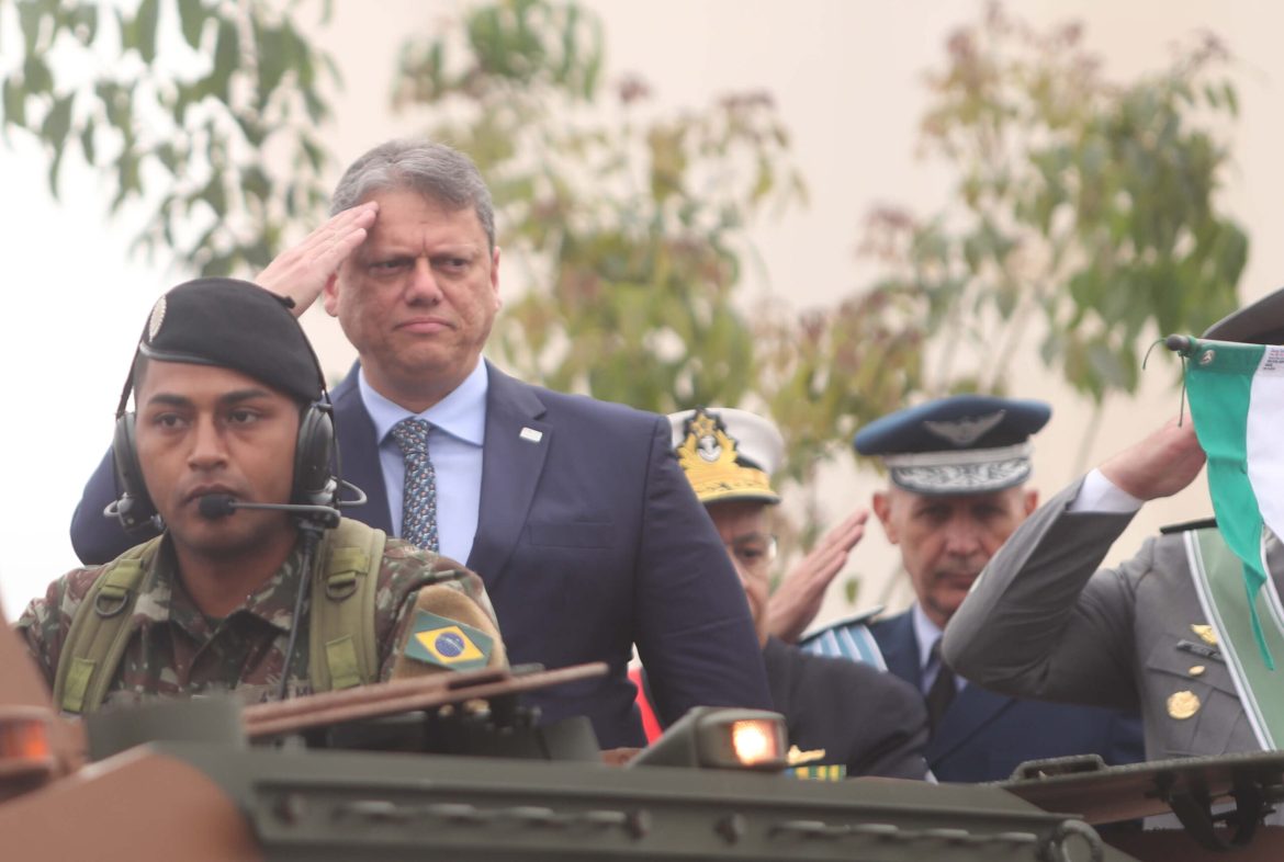 7-de-setembro:-tarcisio-desfila-em-tanque