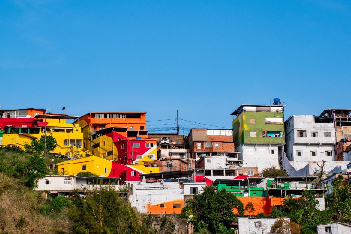 construcao-de-painel-artistico-em-casas-do-bairro-esplanada-entra-na-reta-final-em-juiz-de-fora