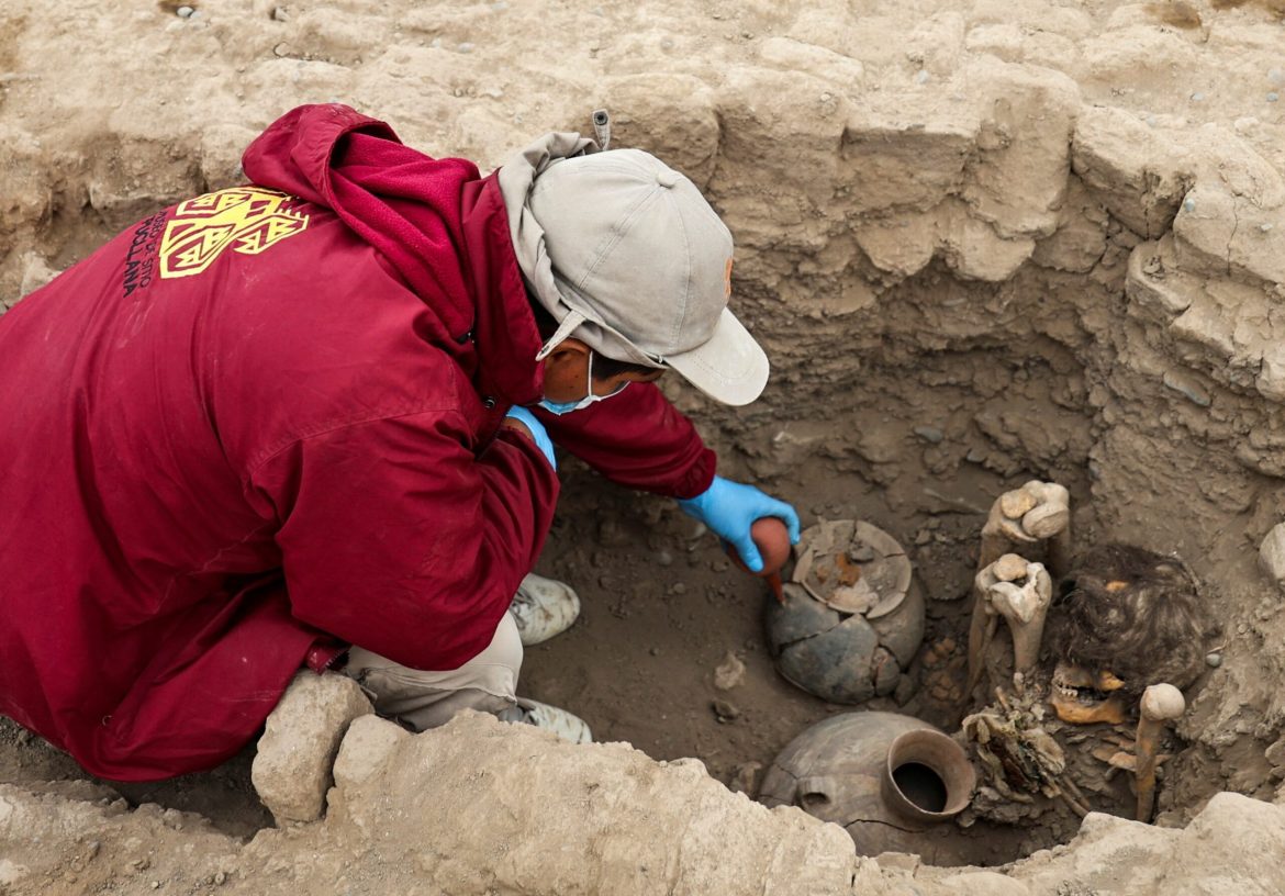 pesquisadores-encontram-mumia-de-1-mil-anos-em-bairro-residencial-no-peru;-confira-detalhes