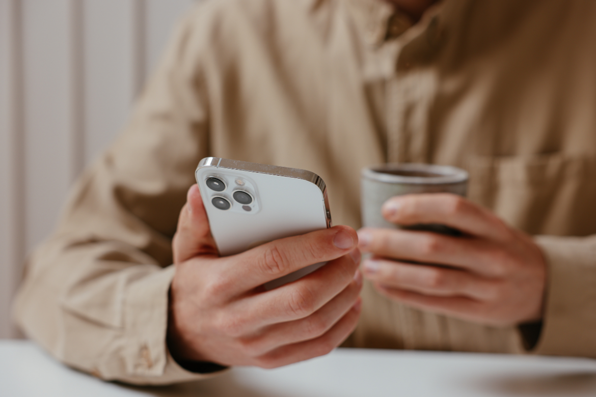 funcionarios-do-governo-chines-sao-proibidos-de-usar-iphones;-saiba-mais