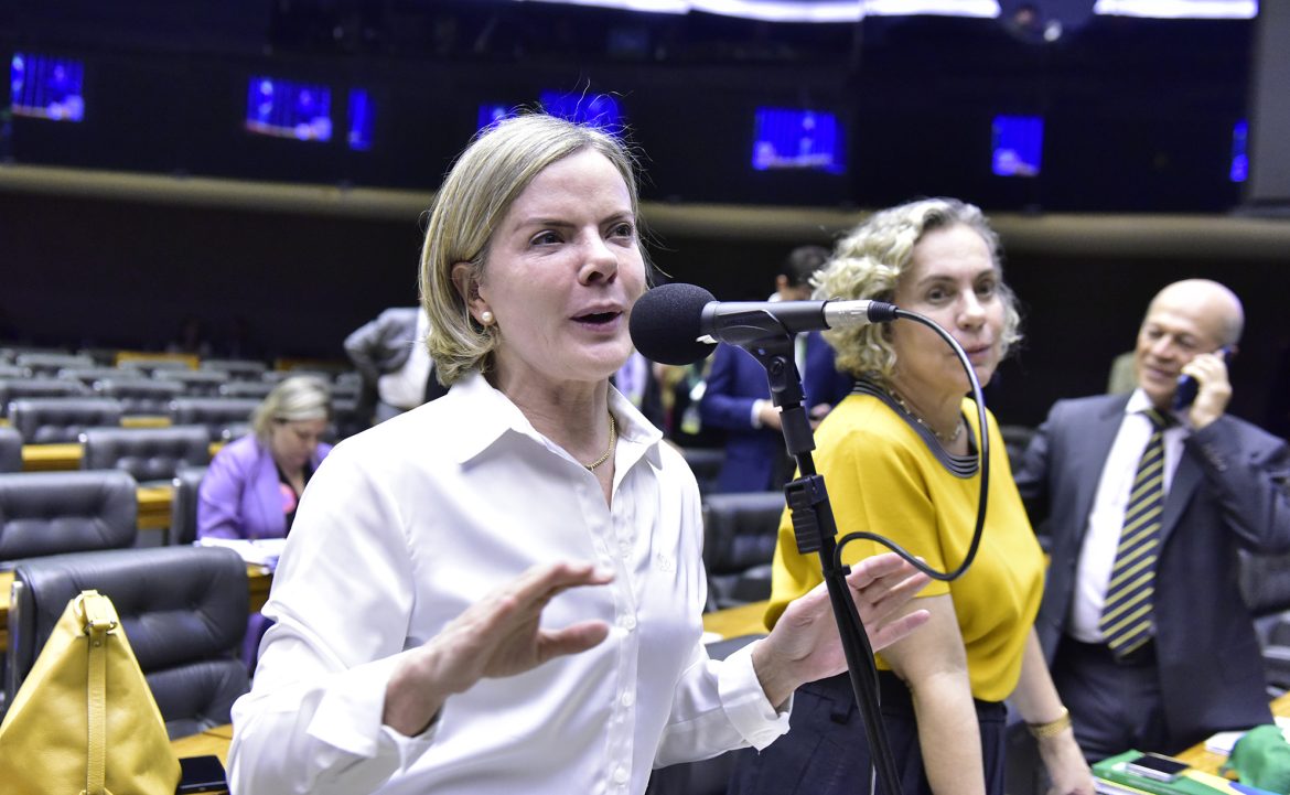 cirurgia-de-gleisi-hoffmann-correu-‘sem-intercorrencias’;-deputada-vai-ficar-na-uti