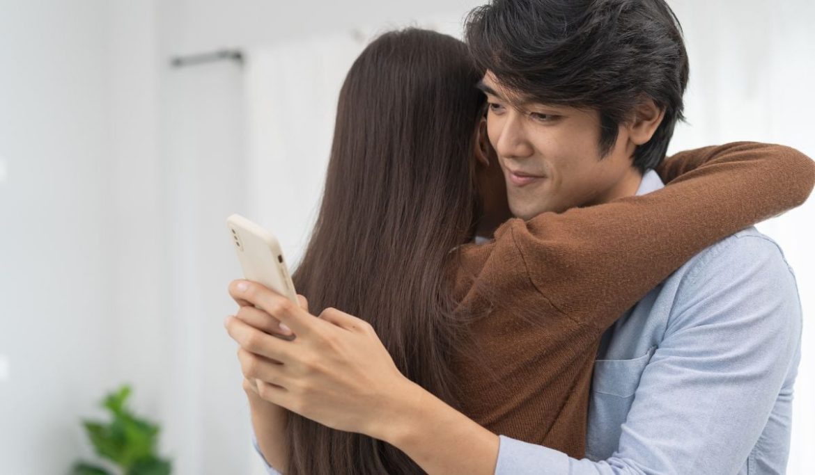 ladrao-rouba-celular-de-homem,-descobre-traicao-e-conta-tudo-a-esposa-da-vitima-do-roubo;-entenda