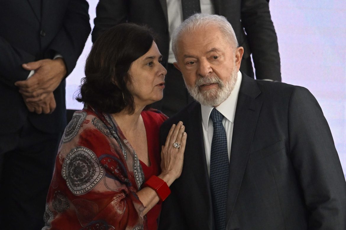 a-providencia-do-ministerio-da-saude-sobre-a-danca-erotica