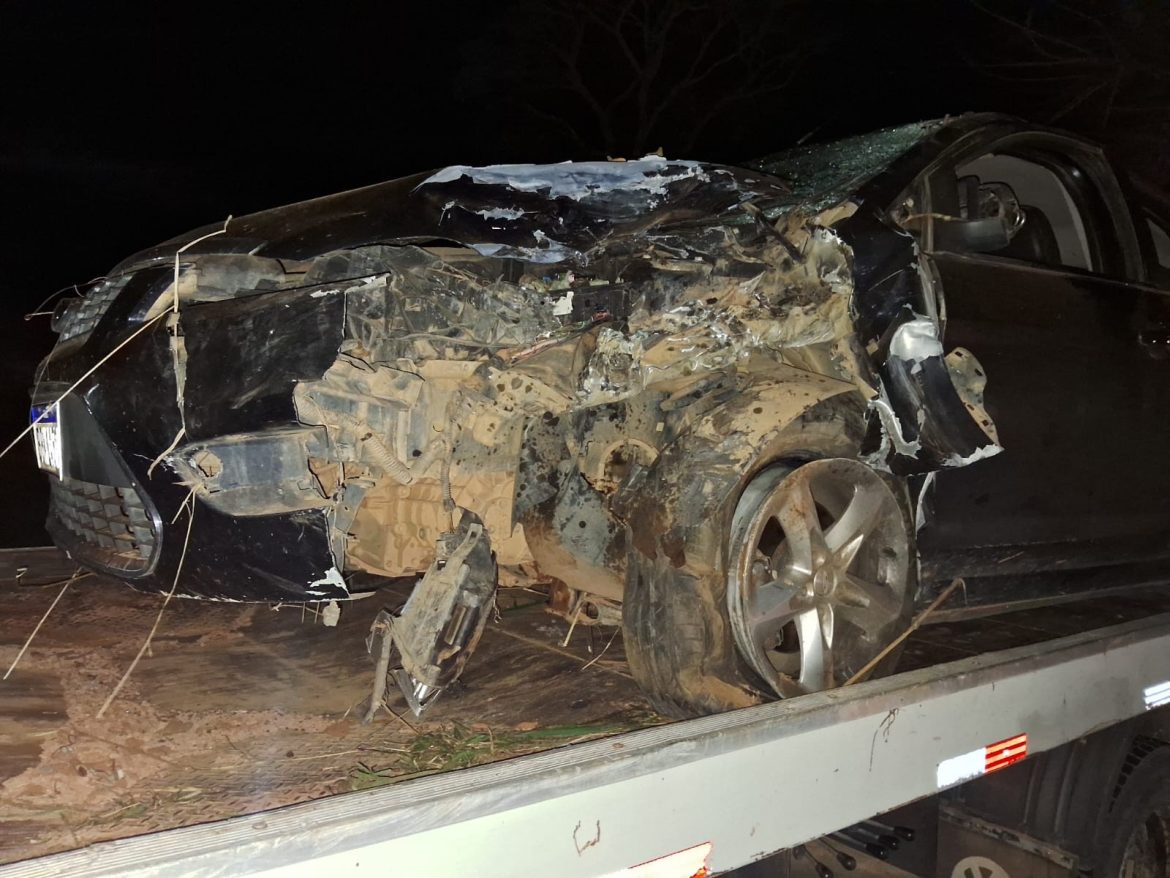 duas-pessoas-morrem-e-quatro-ficam-feridas-em-grave-acidente-entre-moto-e-carro-na-mgc-482