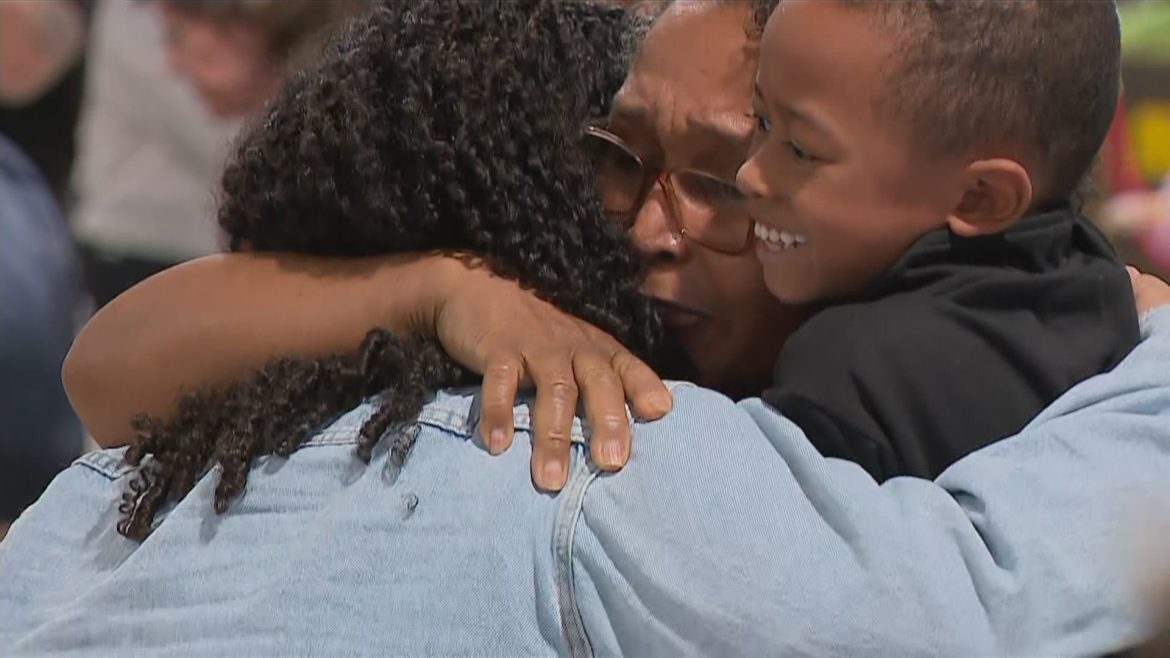 video:-grupo-resgatado-de-israel-reencontra-familiares-apos-chegar-em-porto-alegre;-‘foram-dias-de-verdadeiro-terror’,-diz-mae-que-esperava-por-filha