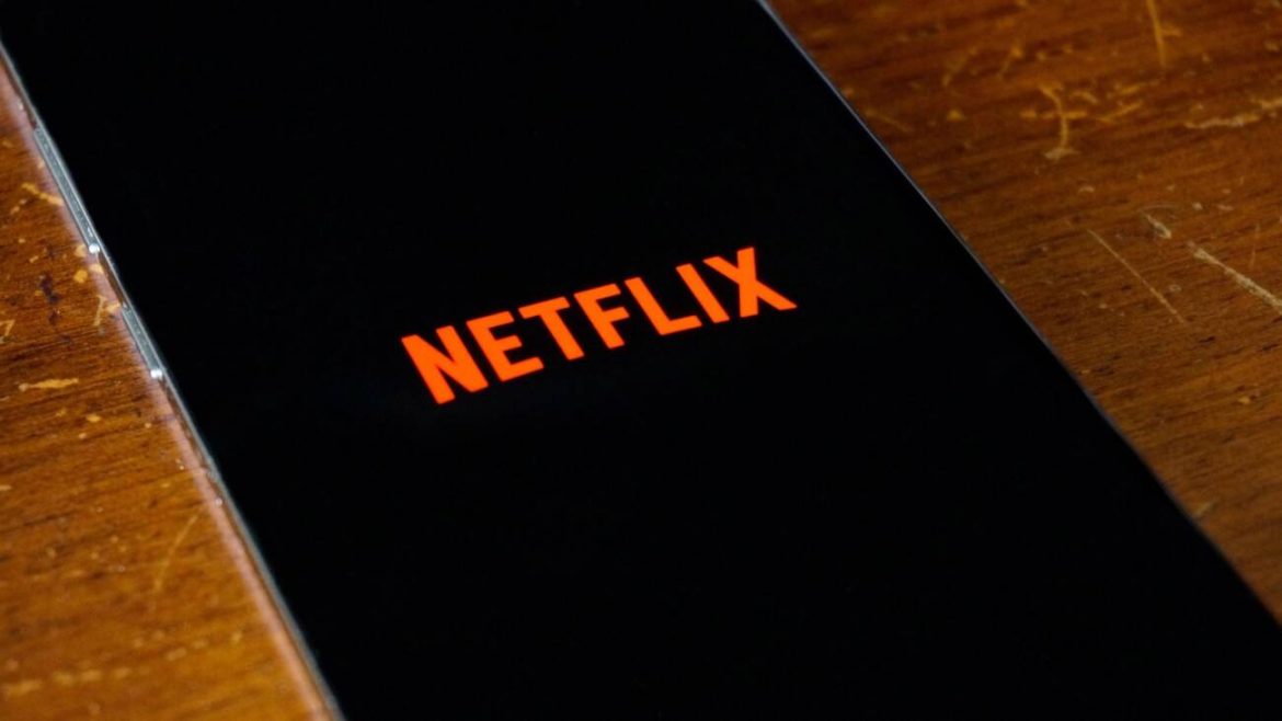acoes-da-netflix-disparam,-com-fim-do-compartilhamento-de-senha