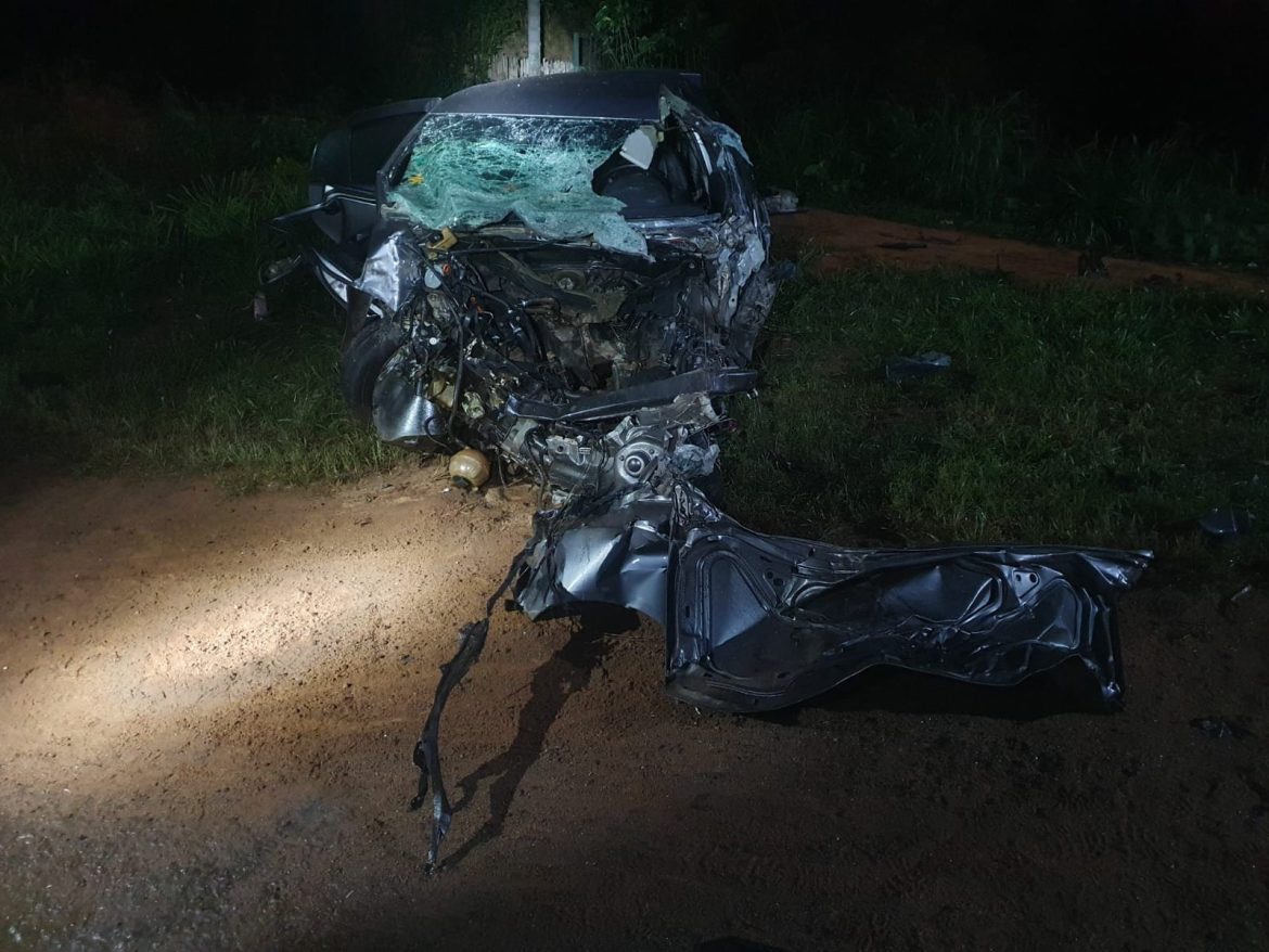 passageira-morre-apos-carro-bater-de-frente-com-carreta-na-br-116