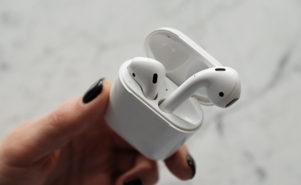 mulher-engole-fones-de-ouvido,-e-o-que-acontece-depois-e-surpreendente