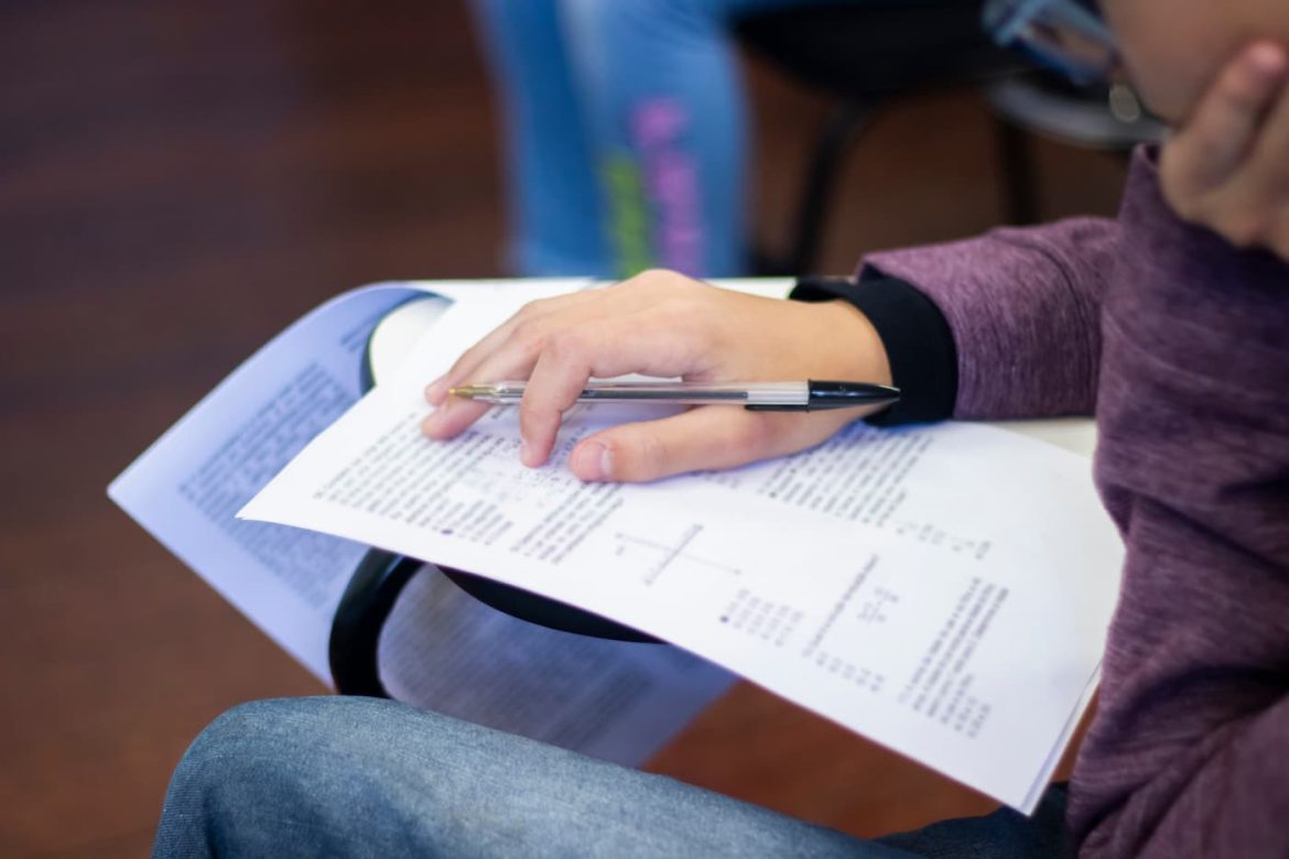 enem-2023:-cartao-de-confirmacao-sera-liberado-nesta-terca-feira-(24);-saiba-como-conferir