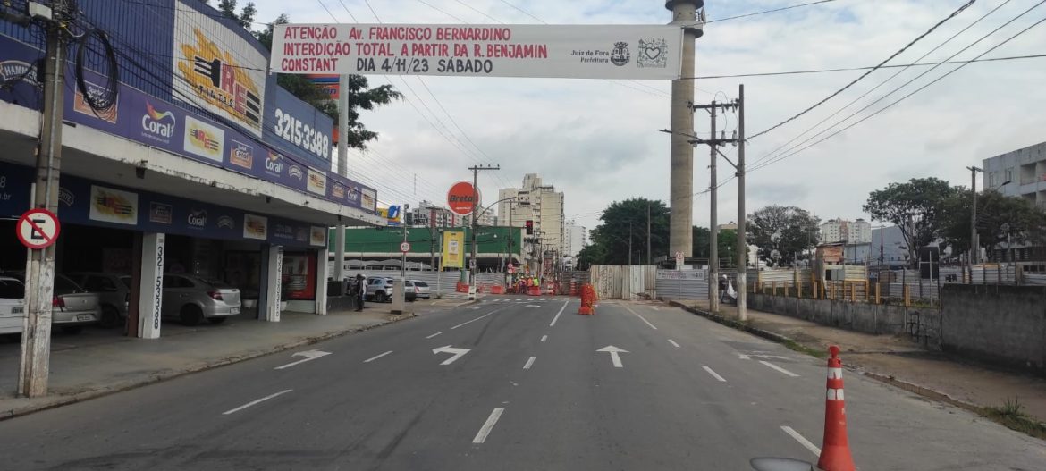 avenida-francisco-bernardino-e-interditada-em-juiz-de-fora;-veja-mudancas-no-transito-e-nas-linhas-de-onibus