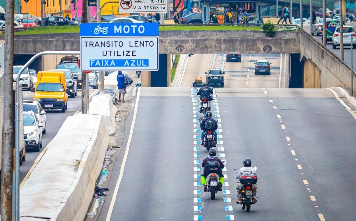 avenidas-sumare-e-paulo-vi-ganham-faixa-azul-para-motos;-veja-como-funciona