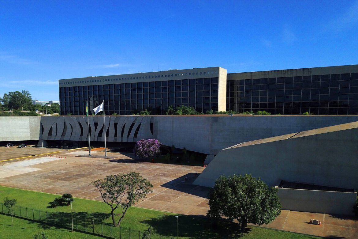 stj-mantem-indenizacao-a-irmaos-de-amarildo,-que-sumiu-durante-acao-da-pm-no-rj