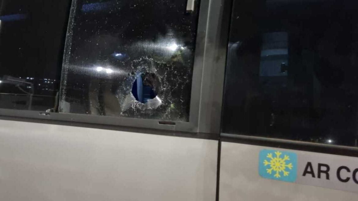 onibus-e-atacado-por-usuarios-de-drogas-na-cracolandia-(sp)