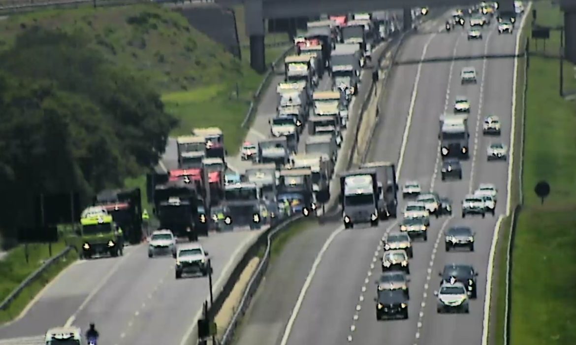 engavetamento-entre-veiculos-na-rodovia-dom-pedro-i-em-campinas