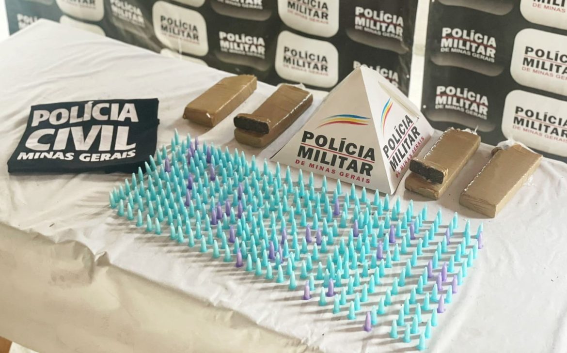 adolescente-e-apreendido-ao-ser-flagrado-transportando-mais-de-300-pinos-de-cocaina-e-quatro-barras-de-maconha-em-onibus-de-sp-para-montalvania