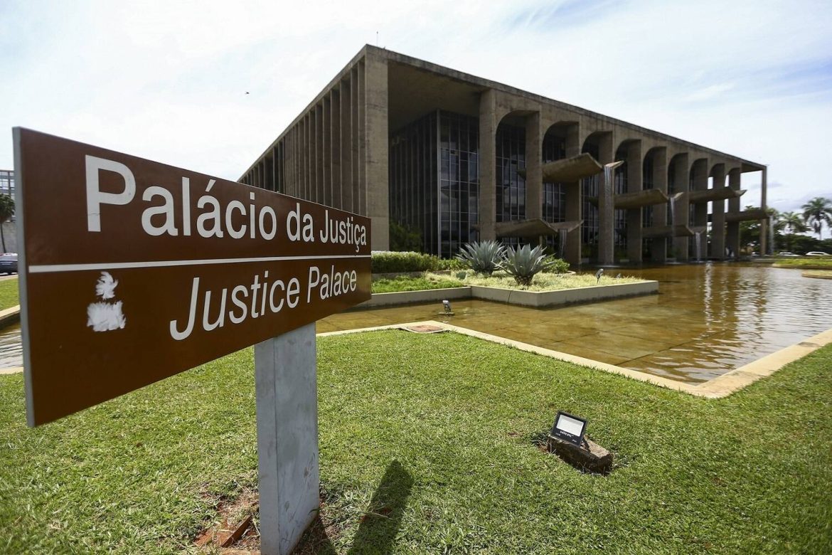 ministerio-da-justica-muda-regras-de-seguranca-interna-apos-visitas-de-mulher-de-chefe-de-faccao