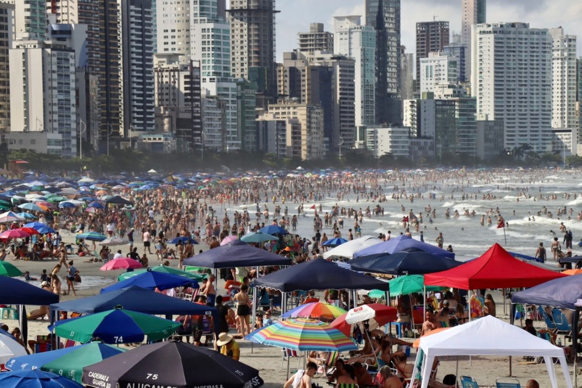 balneario-camboriu-espera-2-milhoes-de-turistas-neste-verao,-17%-a-mais-do-que-no-anterior