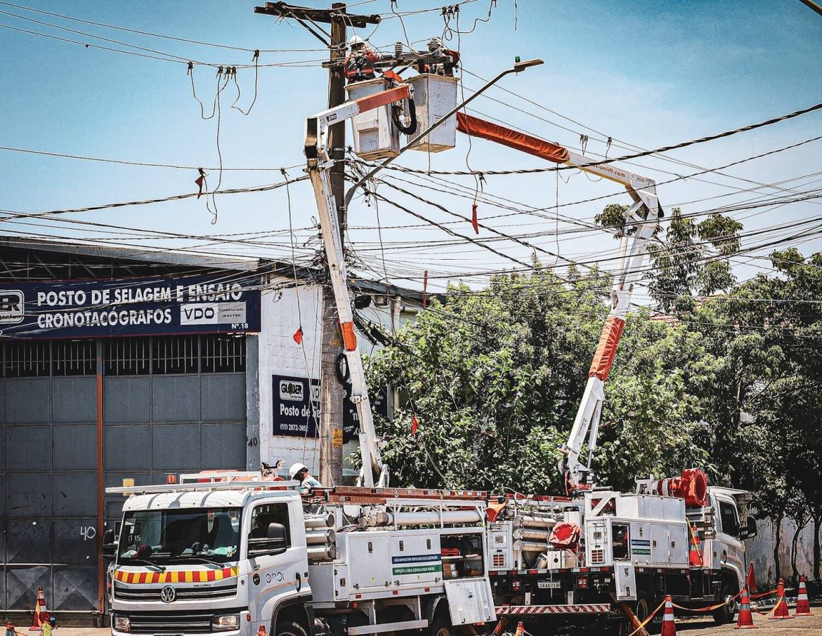 enel-afirma-que-20-mil-imoveis-seguem-sem-energia-em-sp-apos-temporal
