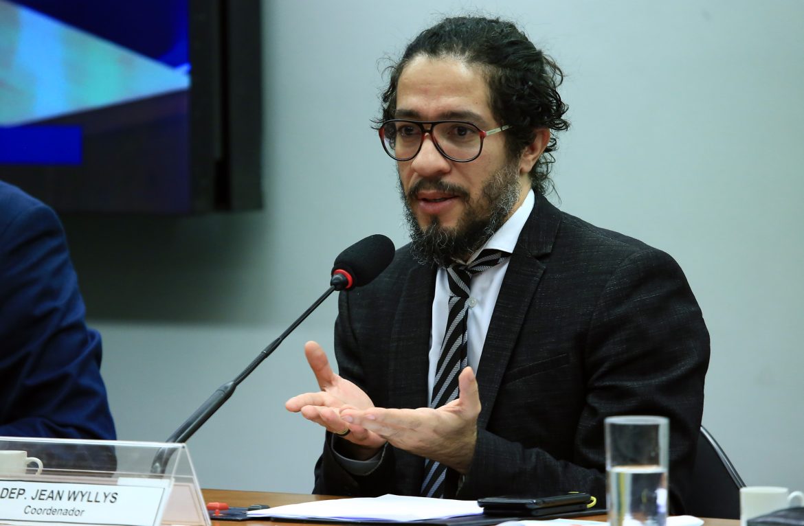 jean-wyllys-defende-plano-do-governo-contra-‘enfrentamento-eficaz-da-desinformacao’