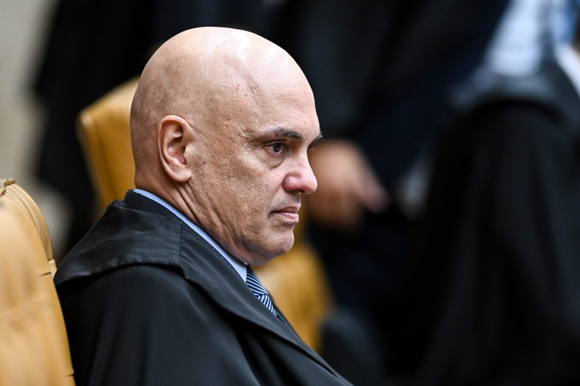 mesmo-depois-de-admitir-erro,-moraes-condena-reu-do-8-de-janeiro-a-17-anos-de-prisao