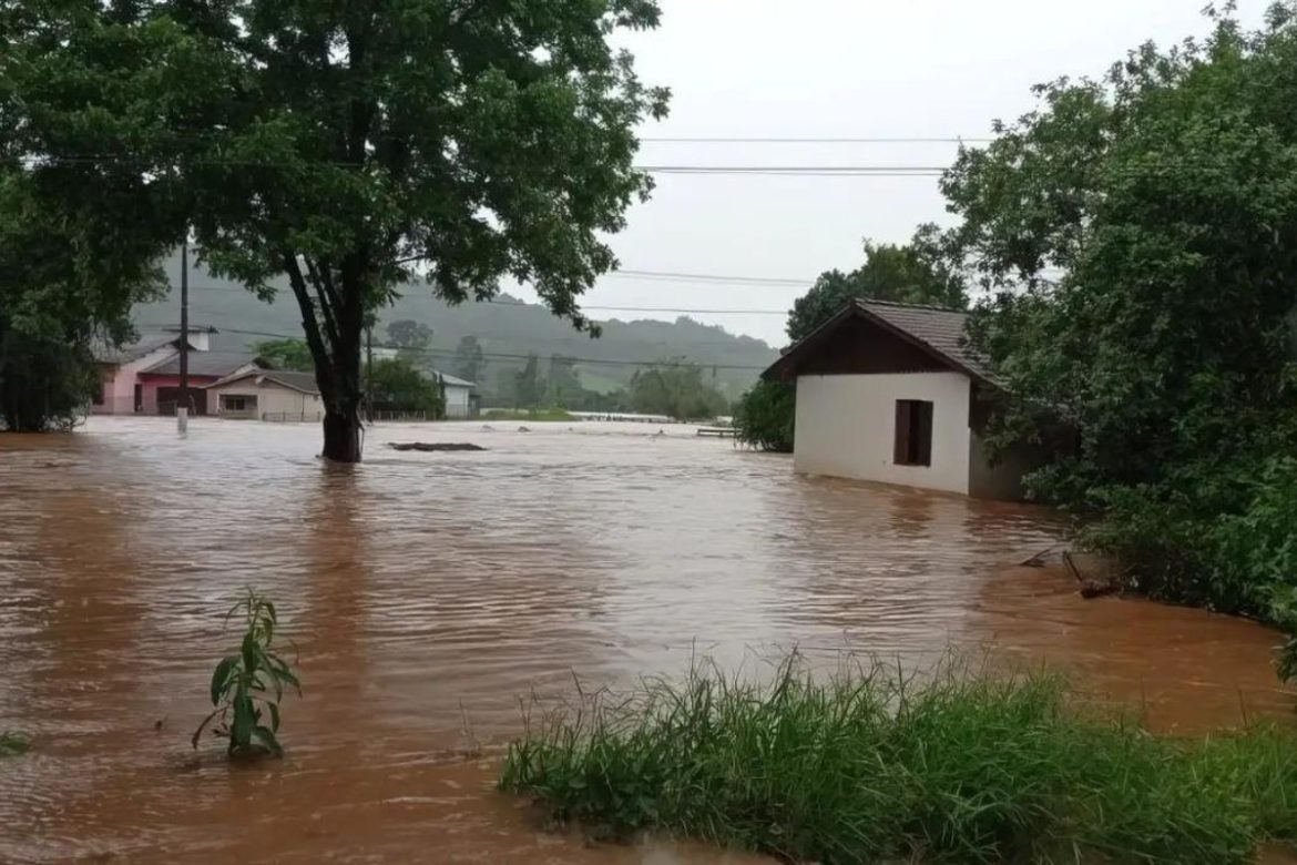 sobe-para-8-o-numero-de-mortes-apos-temporais-em-sc-e-rs