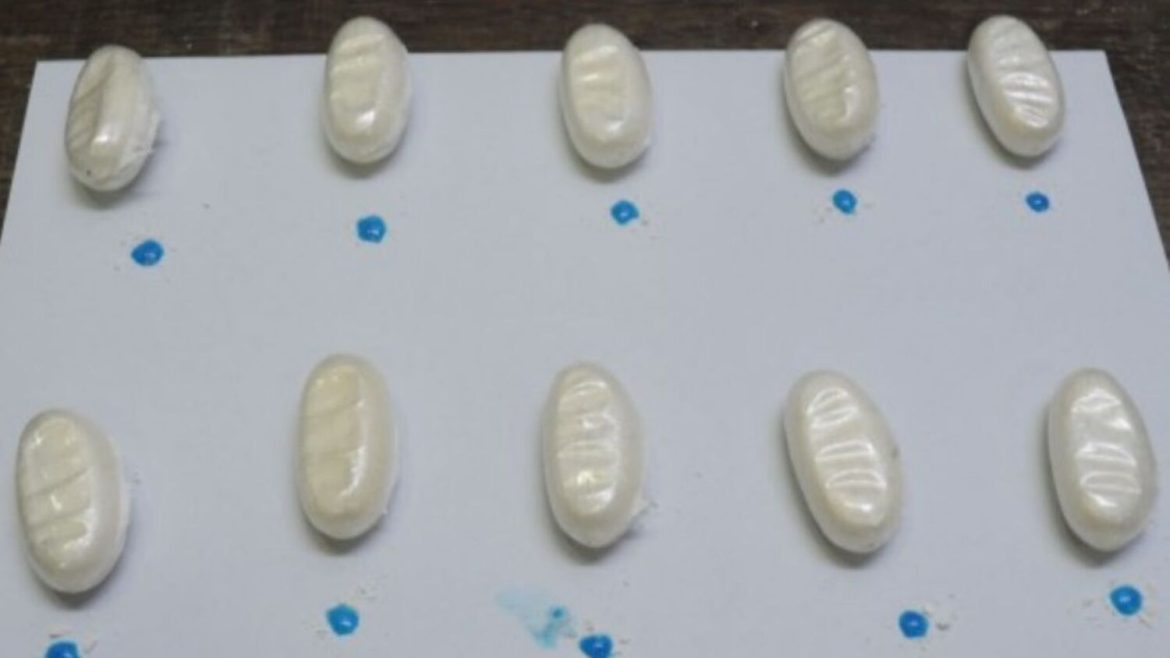 jovem-e-presa-no-aeroporto-de-guarulhos-tentando-embarcar-com-droga-escondida-nas-partes-intimas