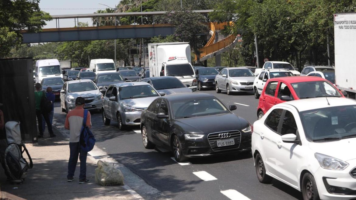 rodizio-de-carros-e-suspenso-hoje-por-conta-da-greve-dos-transportes rodizio-de-carros-e-suspenso-hoje-por-conta-da-greve-dos-transportes