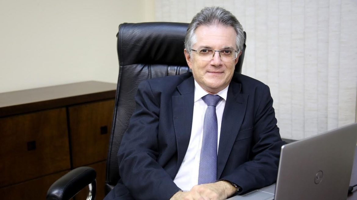 unesp-contrata-advogado-sem-licitacao-para-defender-reitor-acusado-de-improbidade