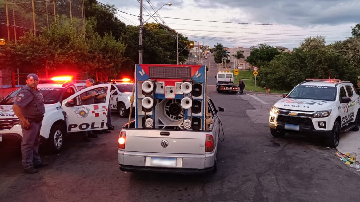 picape-equipada-com-caixas-de-som-na-cacamba-e-apreendida-durante-‘pancadao’-em-jundiai