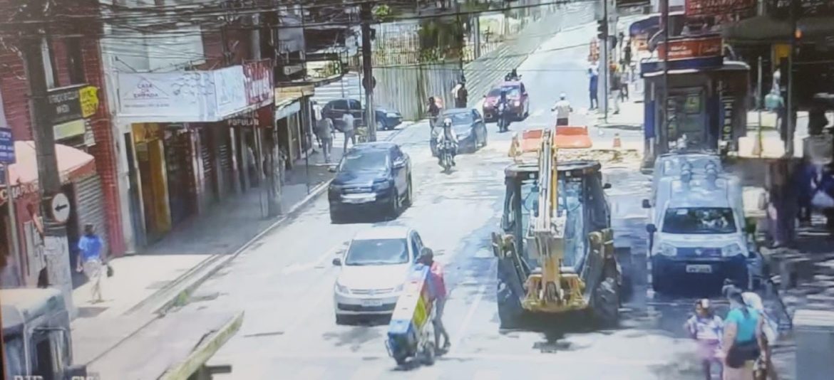 trecho-da-benjamin-constant-fechado-apos-rompimento-na-tubulacao-e-liberado-em-juiz-de-fora