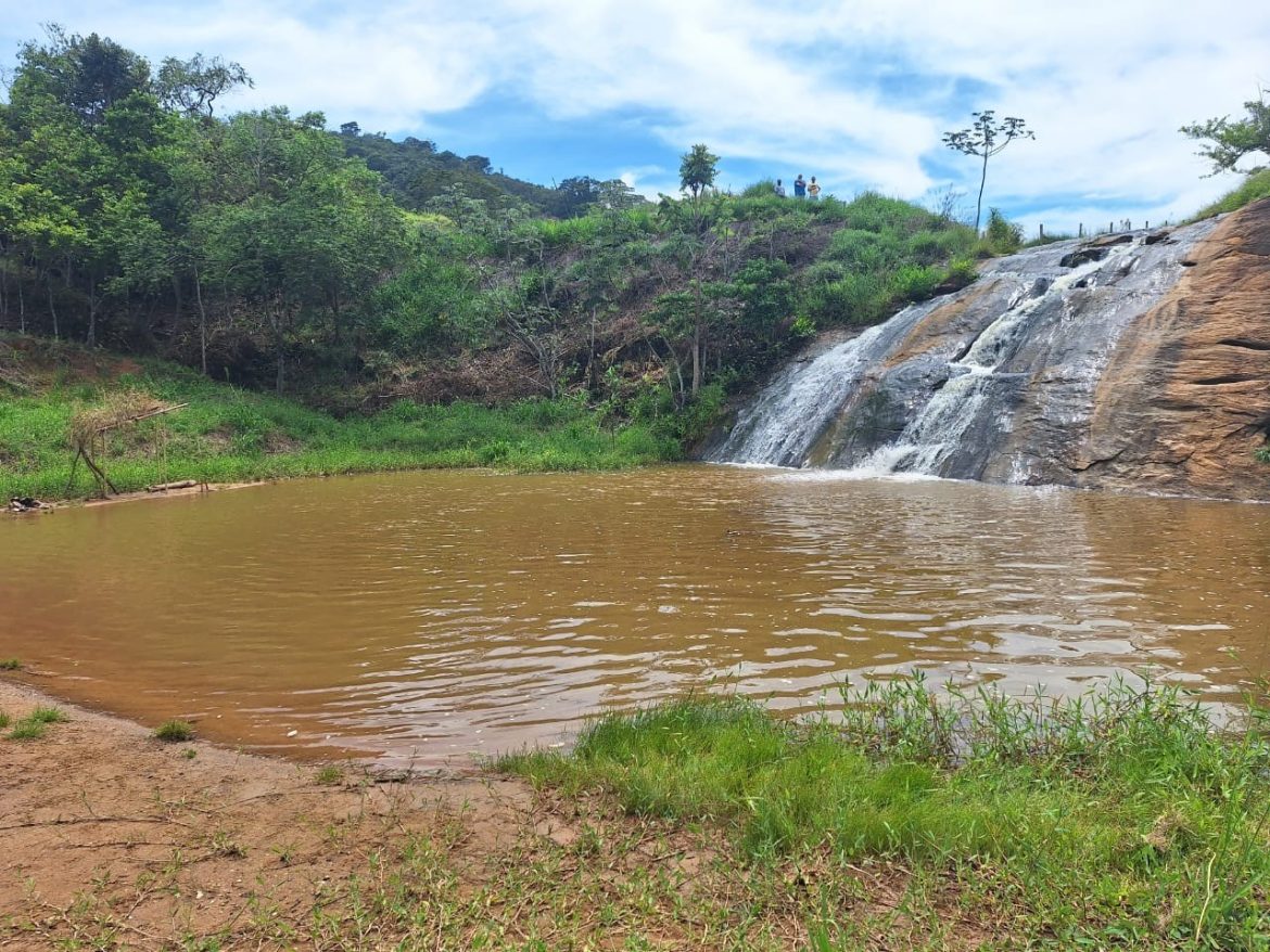 adolescente-e-encontrado-morto-em-cachoeira;-suspeita-e-que-tenha-se-afogado