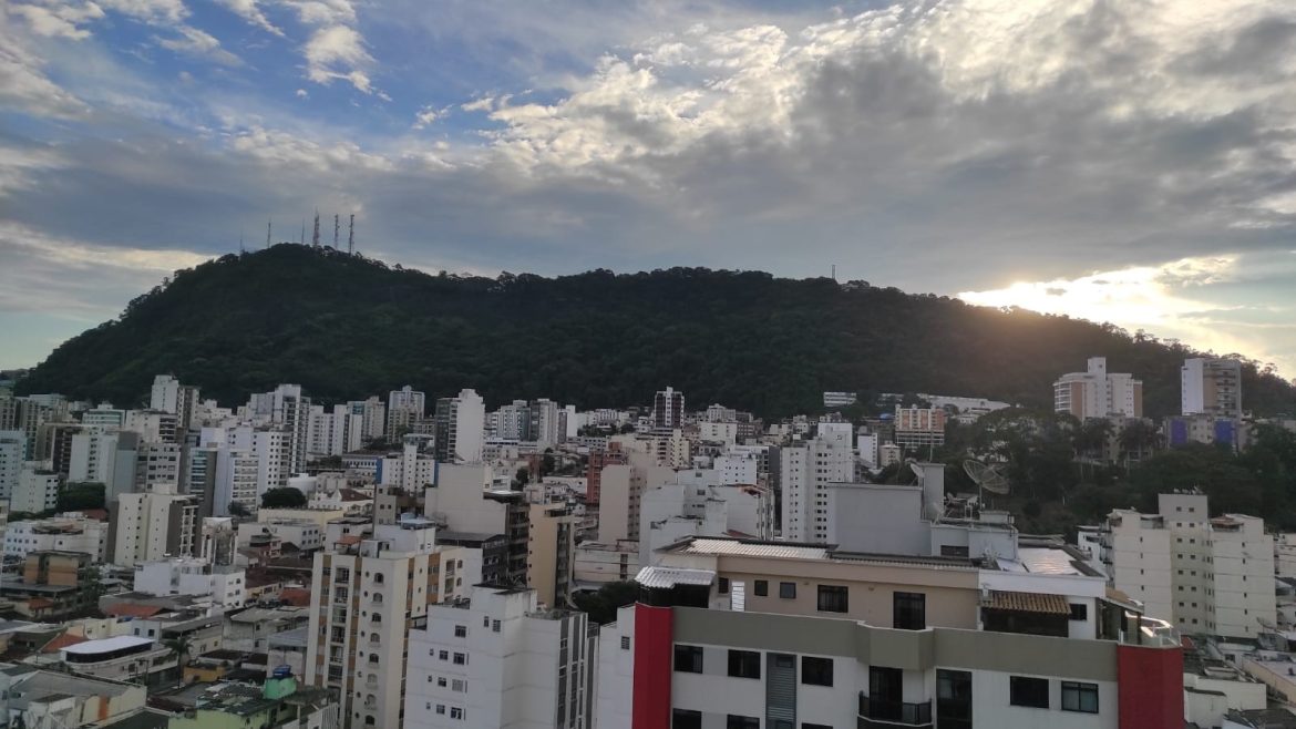 ‘calorao’-acima-dos-30-°c-e-pancadas-de-chuva:-veja-como-fica-a-semana-em-juiz-de-fora-e-regiao