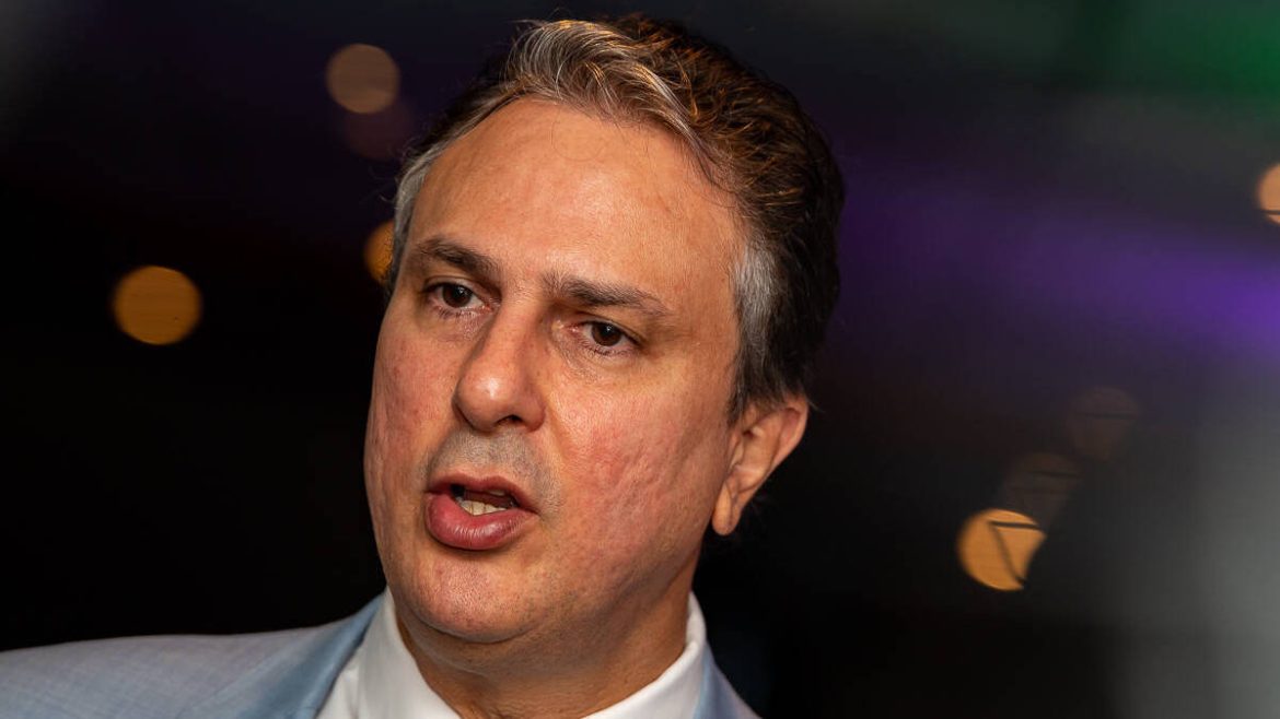 estudantes-do-terceiro-ano-vao-receber-dinheiro-para-fazer-enem,-diz-ministro