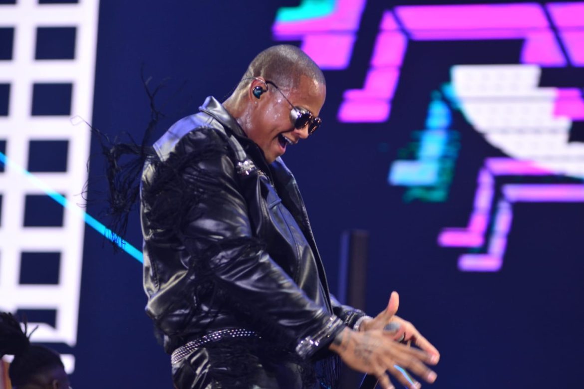 leo-santana-estreia-no-comando-de-megabloco-no-rio;-cidade-tem-mais-25-desfiles-este-sabado