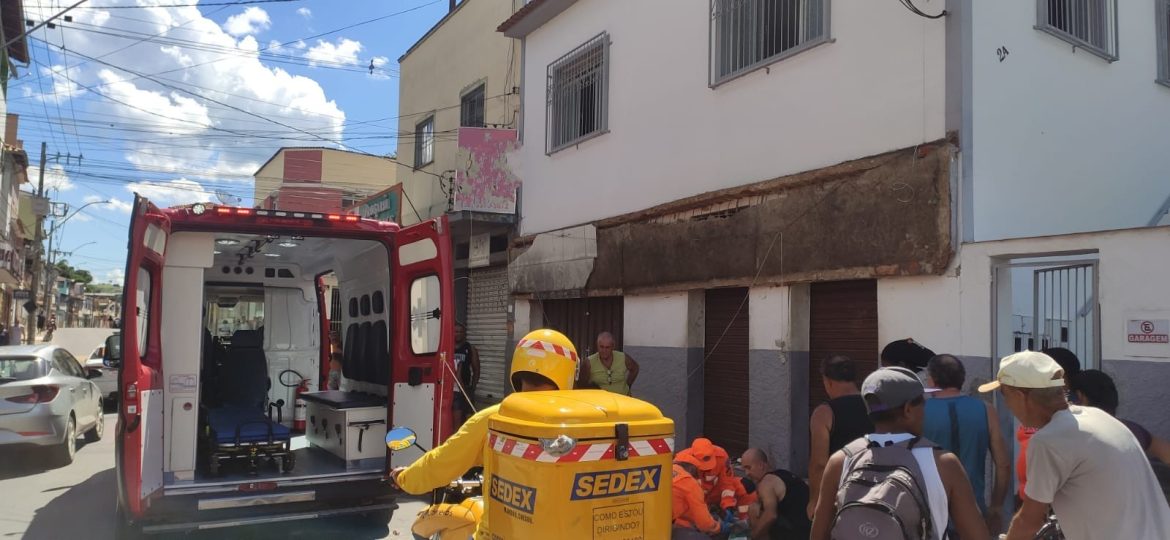 marquise-desaba-em-cima-de-mulher,-que-tem-suspeita-de-traumatismo-craniano-em-sao-joao-del-rei