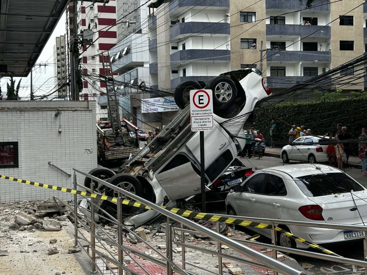 caminhonete-despenca-de-predio-em-vila-velha,-no-es;-assista-ao-video