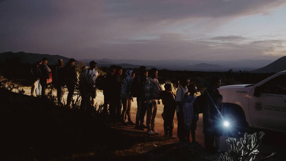numero-recorde-de-imigrantes-na-fronteira-dos-estados-unidos-atola-o-sistema