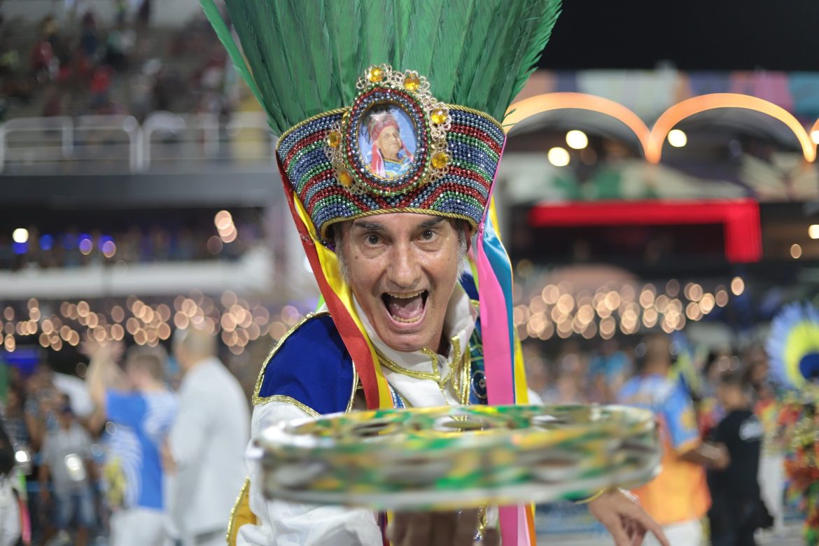 festas-de-agosto-sao-homenageadas-pela-academicos-de-niteroi-na-marques-de-sapucai