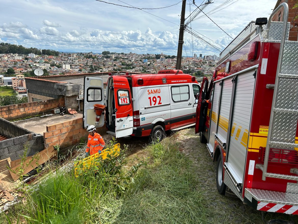 homem-embriagado-cai-de-escada-de-4-metros-e-acaba-em-telhado-de-galinheiro-em-mg