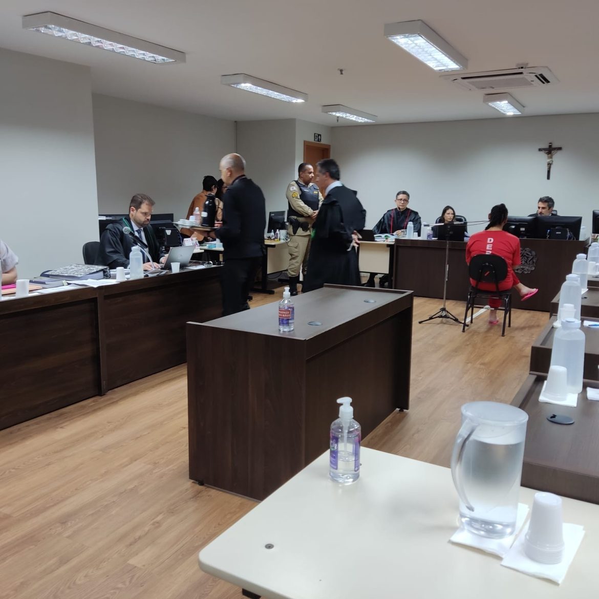 mulher-acusada-de-jogar-oleo-quente-em-homem-apos-ter-perfil-falso-descoberto-e-condenada