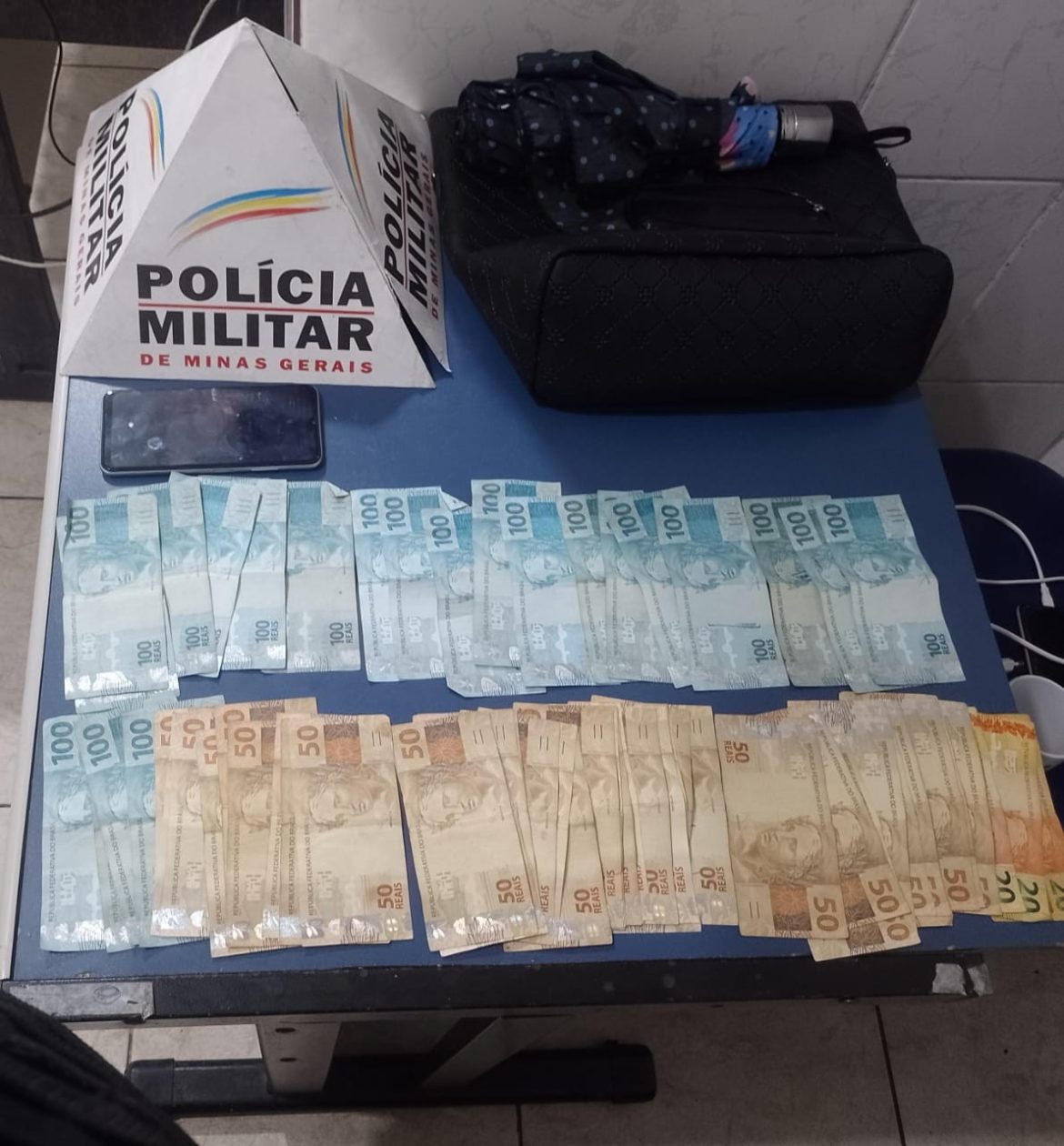 idosa-que-levava-r$-4.500-em-bolsa-e-furtada-ao-descer-de-onibus-em-juiz-de-fora