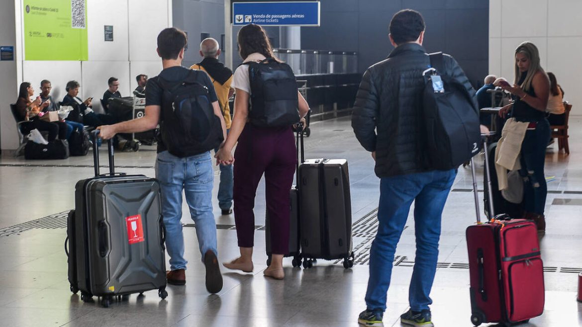 passagens-aereas,-ar-condicionado-e-frutas-ficam-mais-caros-e-sao-viloes-da-inflacao