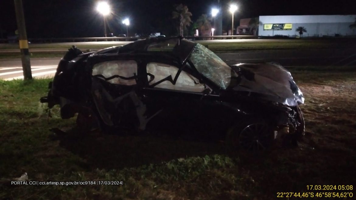 carro-capota-e-deixa-dois-mortos-na-rodovia-engenheiro-joao-tosello-em-mogi-mirim