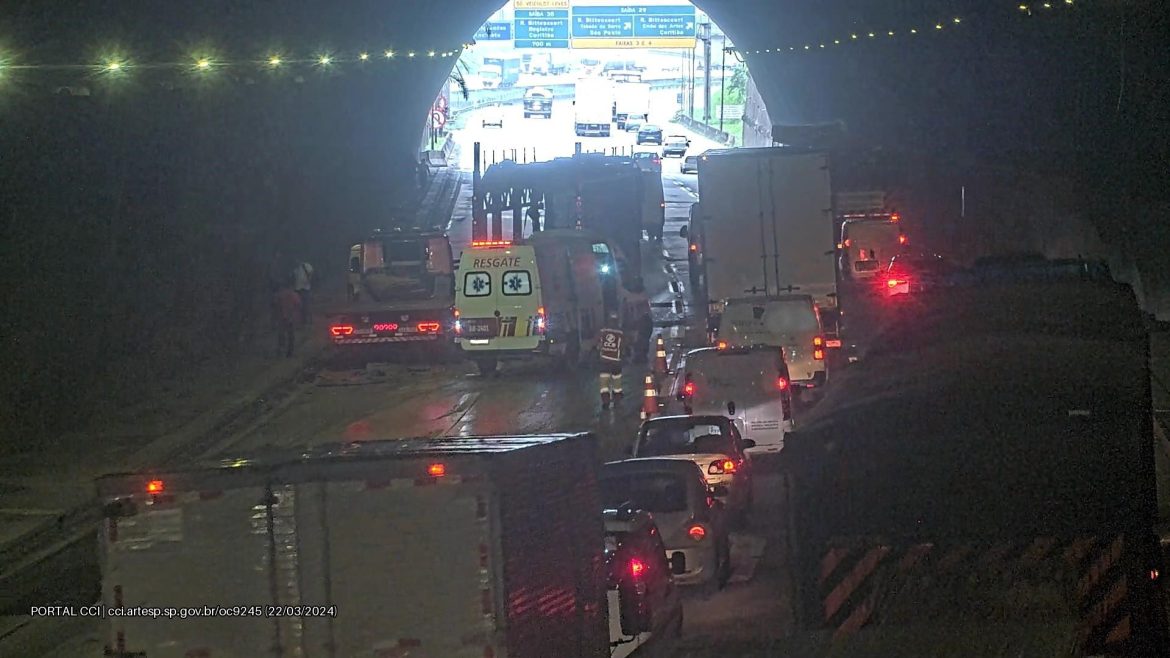 engavetamento-envolvendo-quatro-veiculos-deixa-um-ferido-no-rodoanel-em-embu-das-artes