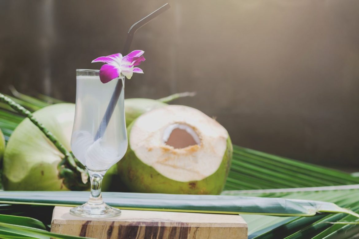 os-beneficios-da-agua-de-coco-sao-incriveis:-conheca