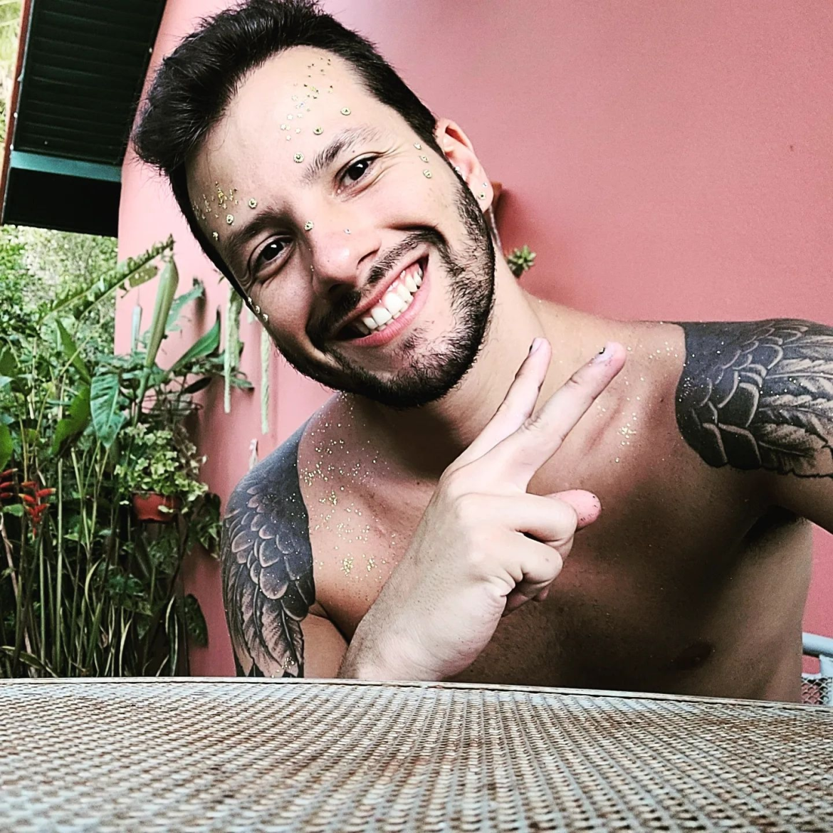 video:-alunos-e-professores-homenageiam-docente-que-morreu-em-acidente-na-br-267,-em-juiz-de-fora