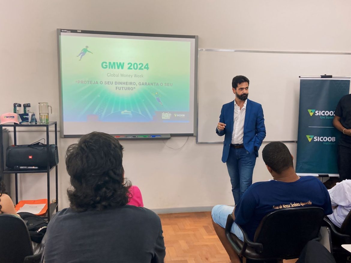 sicoob-uni-sudeste-realiza-atividades-de-educacao-financeira-a-universitarios