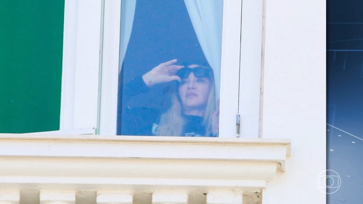 madonna-ja-esta-no-rio-para-grande-show-que-encerra-sua-turne-de-40-anos-de-carreira-no-sabado-(4)