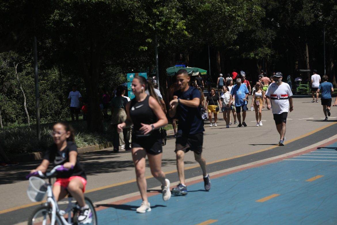 dia-do-trabalho:-veja-o-que-abre-e-o-que-fecha-em-sp